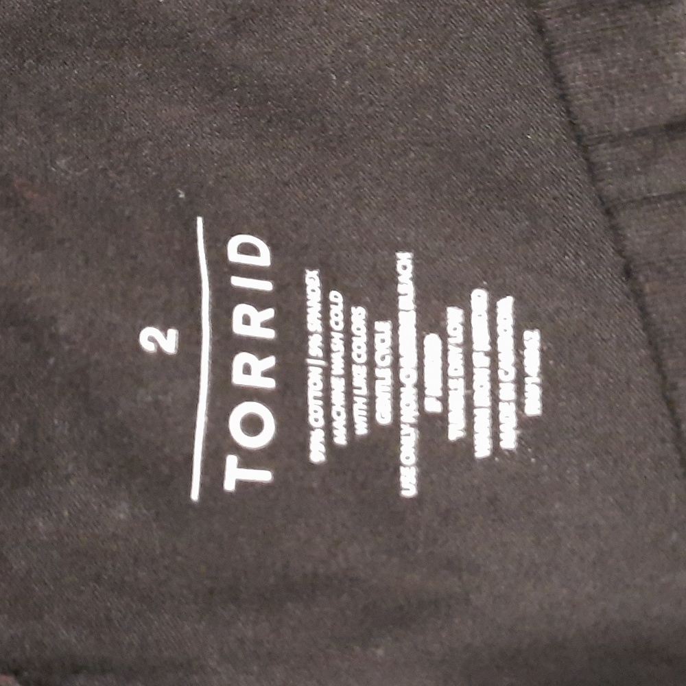 Torrid floral leggings. 370 - Picture 3 of 4